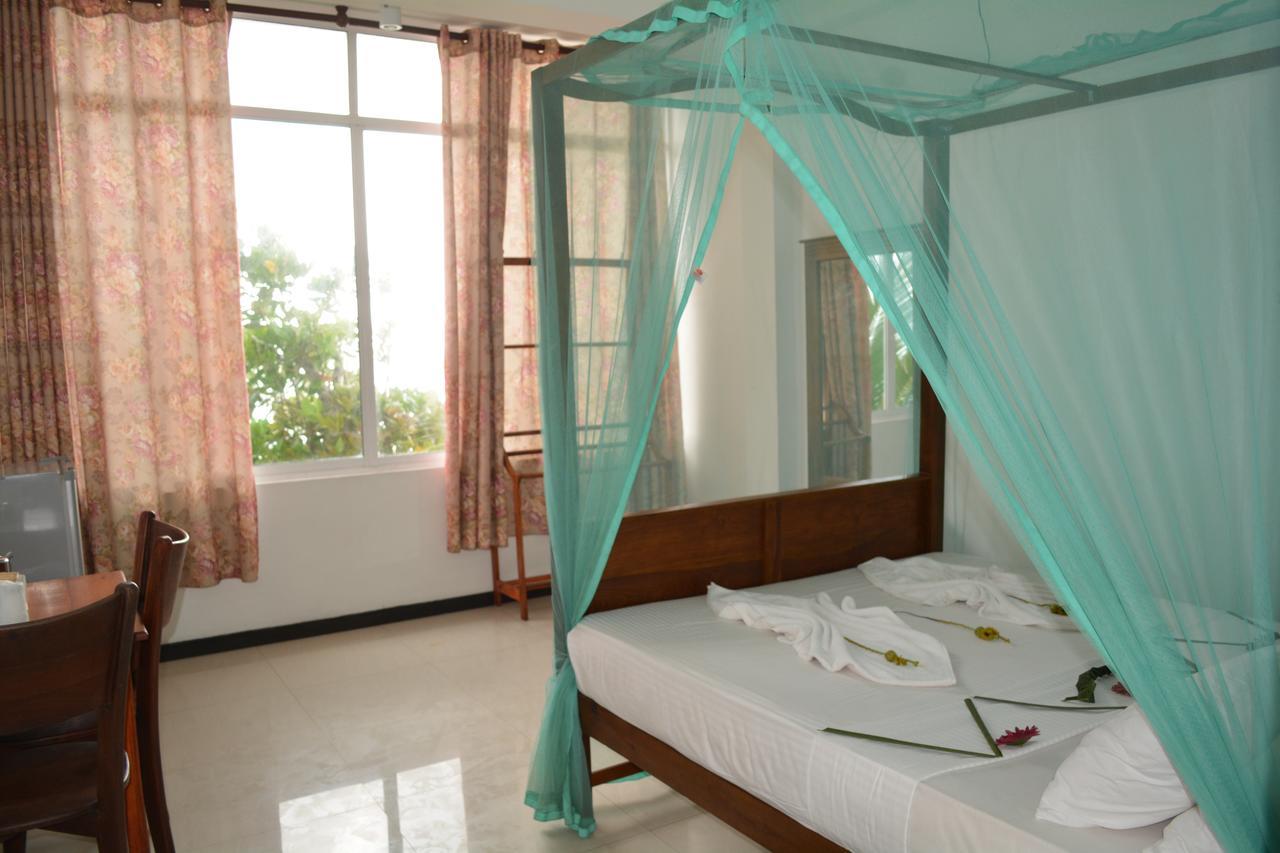 Sayurima Beach Hotel Ahangama Exterior foto