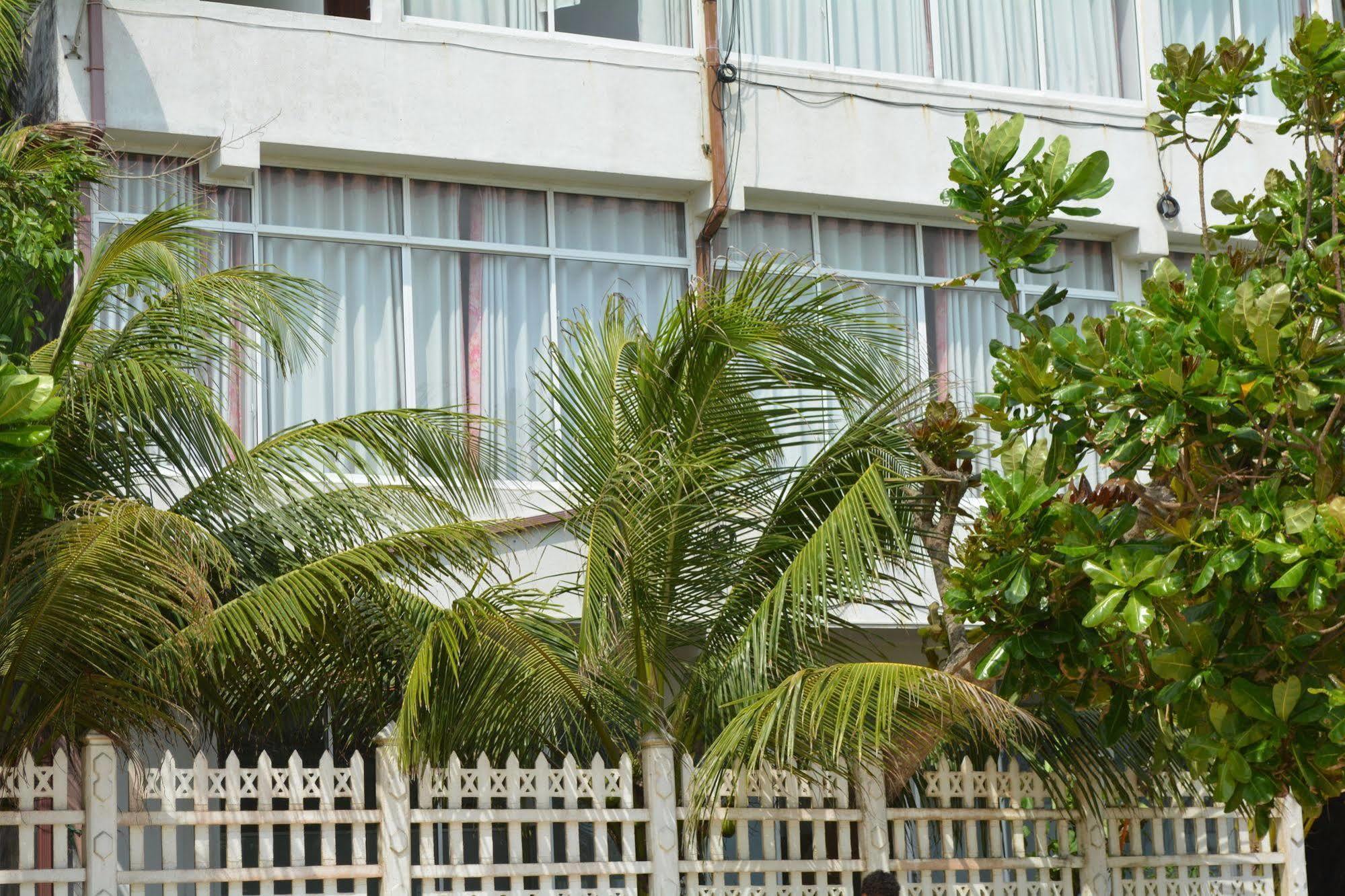 Sayurima Beach Hotel Ahangama Exterior foto