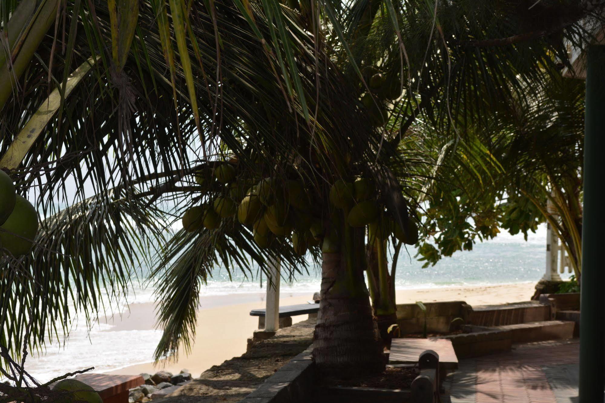 Sayurima Beach Hotel Ahangama Exterior foto